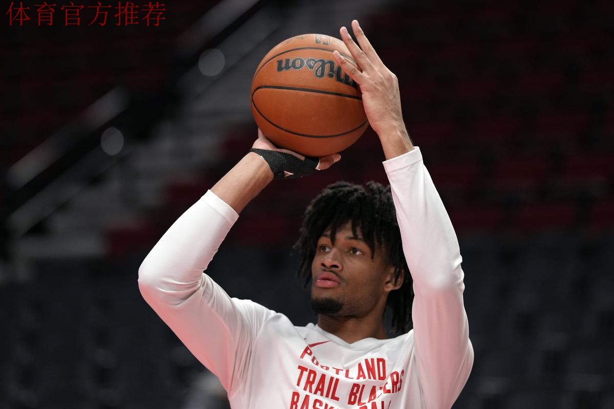 高效奇兵!卡姆-斯潘塞半场6投4中,得到12分1篮板3助攻 高效奇兵!卡姆-斯潘塞半场6投4中,得到12分1篮板3助攻